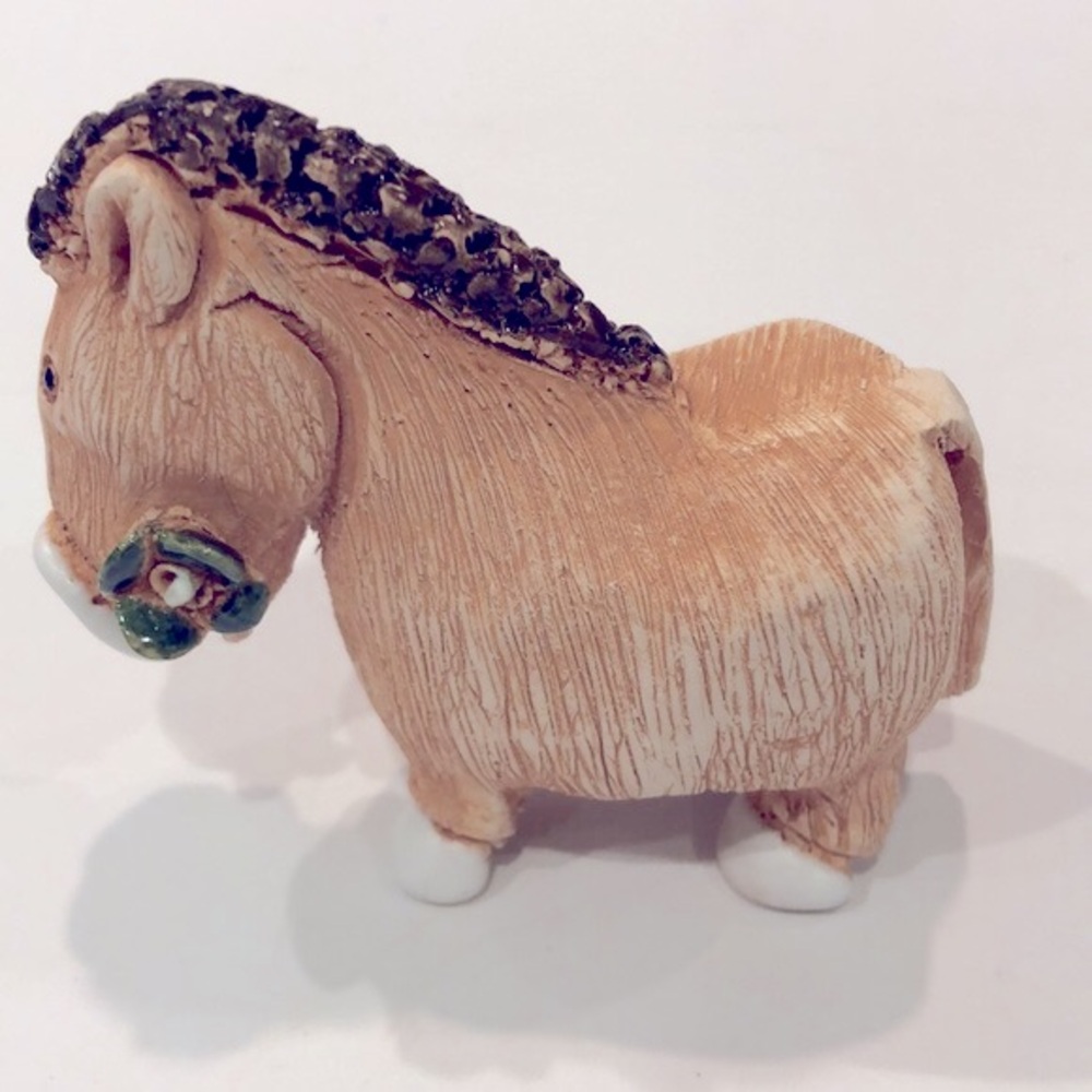 Unique Artesania Rinconada  Miniature Horse with Green Flower #03 Figurine
